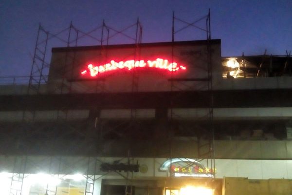 Signage maker for LED name boards and glow signs for businesses